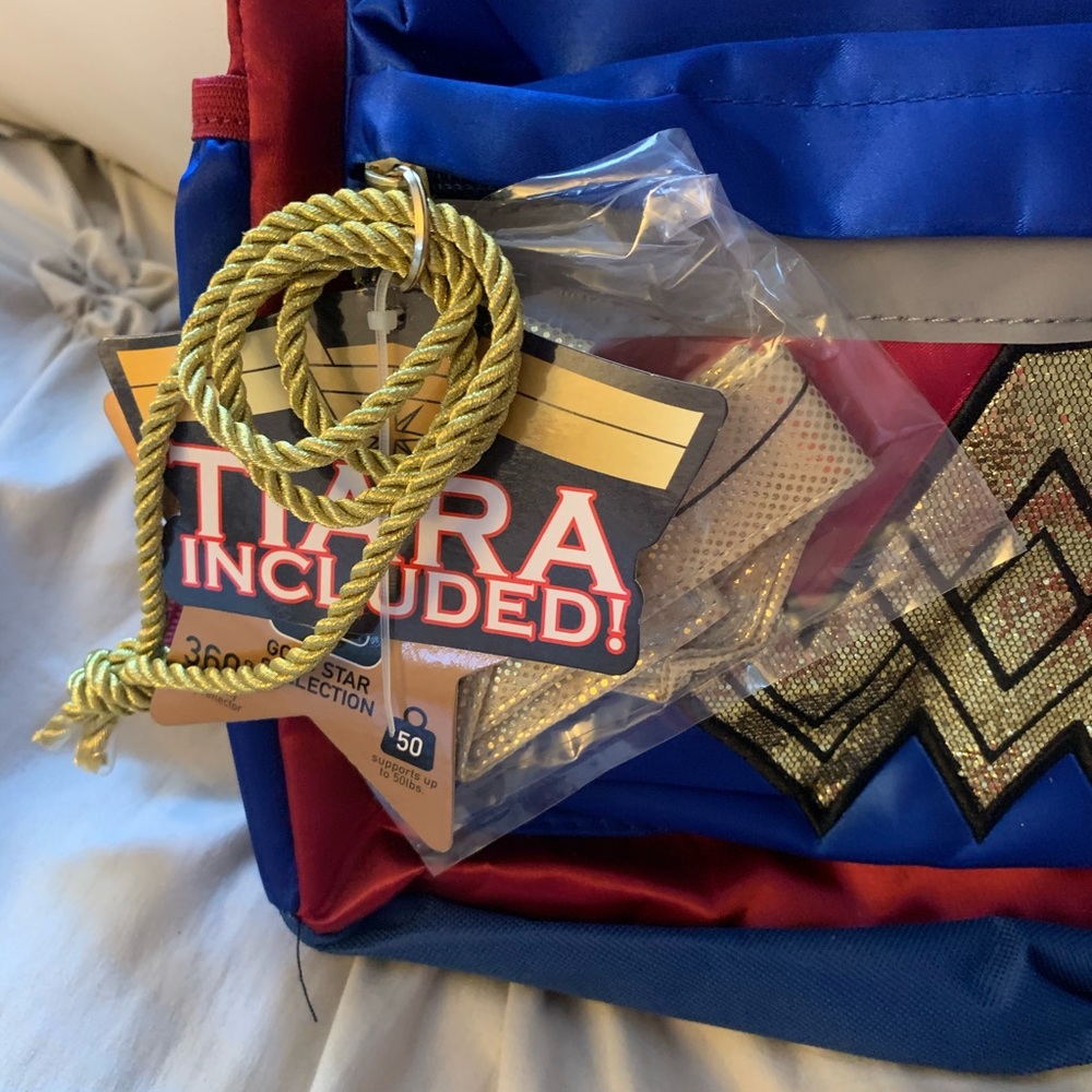 Wonder Woman Backpack - Picture 5 of 10